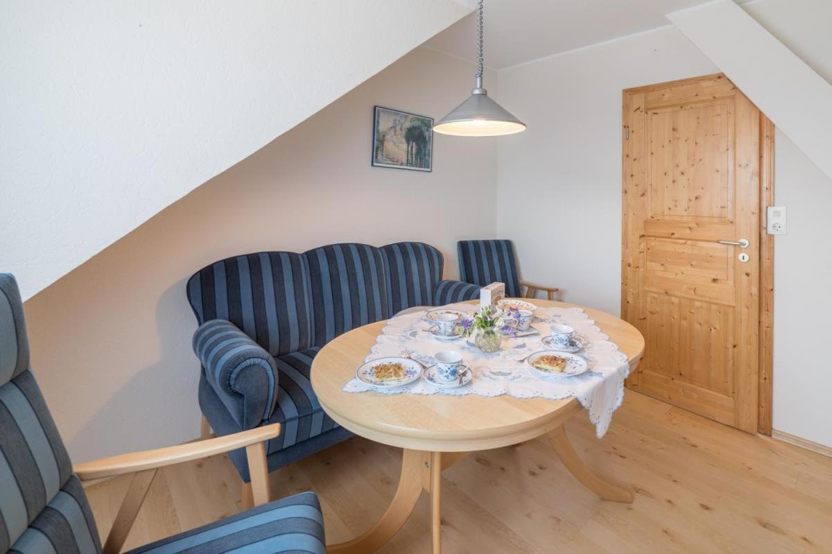 Ferienwohnung Friesenhof Janssen - Urlaub auf dem Bauernhof Neuharlingersiel Exterior foto