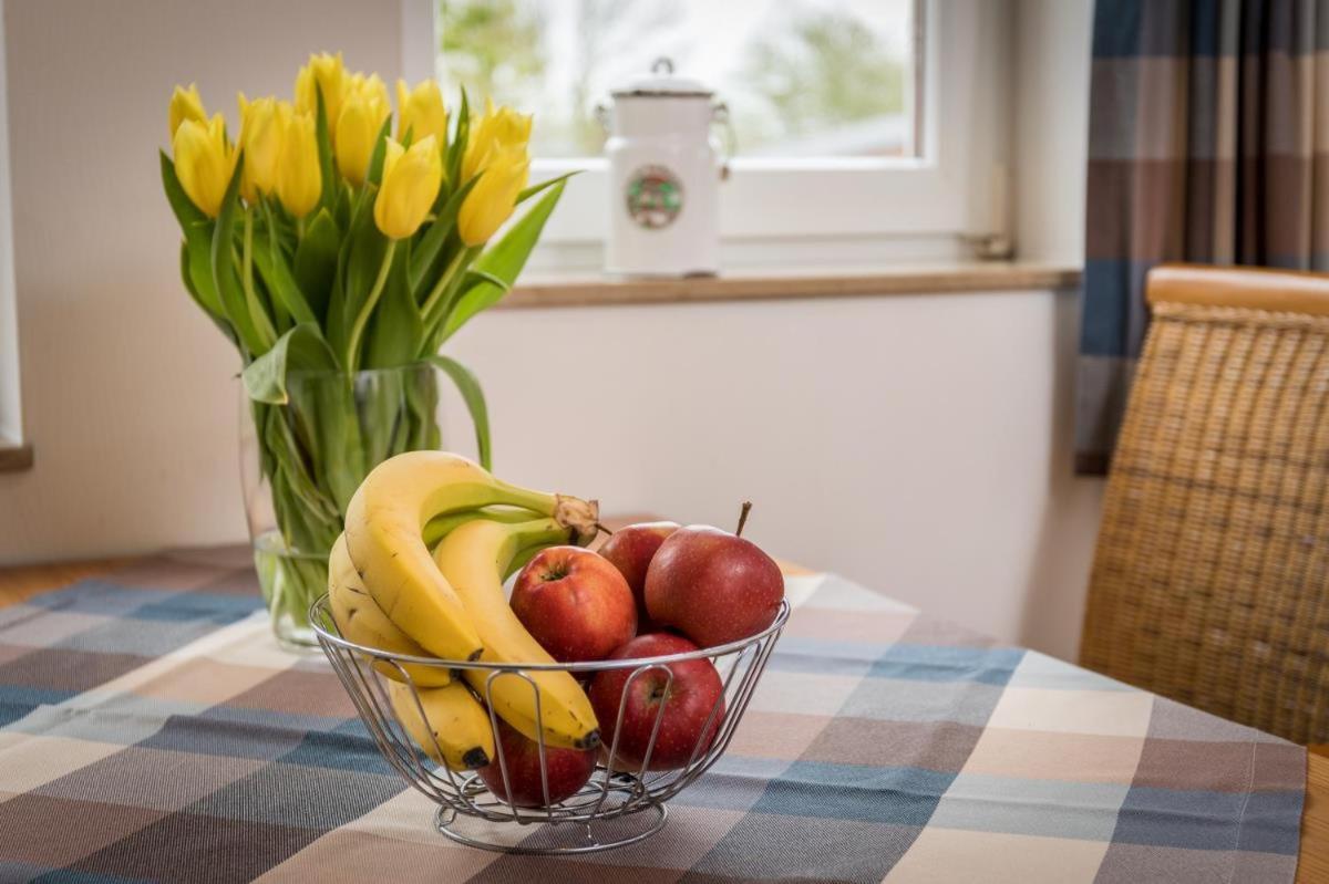 Ferienwohnung Friesenhof Janssen - Urlaub auf dem Bauernhof Neuharlingersiel Exterior foto