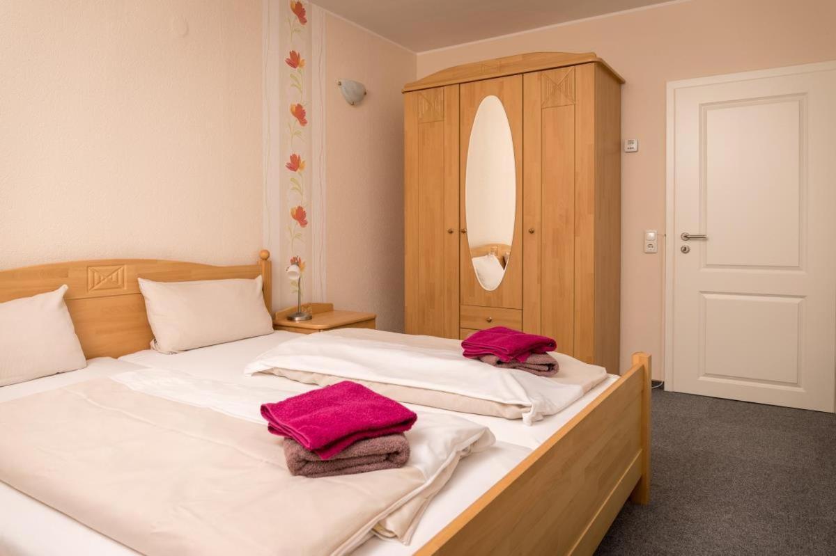 Ferienwohnung Friesenhof Janssen - Urlaub auf dem Bauernhof Neuharlingersiel Exterior foto