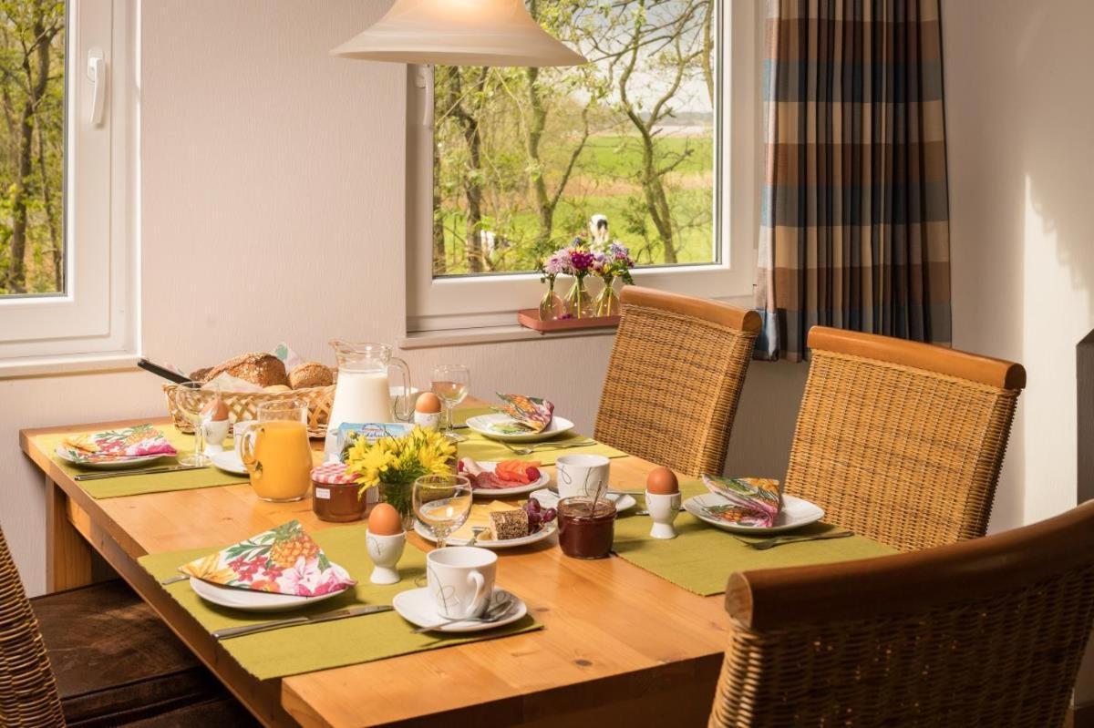 Ferienwohnung Friesenhof Janssen - Urlaub auf dem Bauernhof Neuharlingersiel Exterior foto