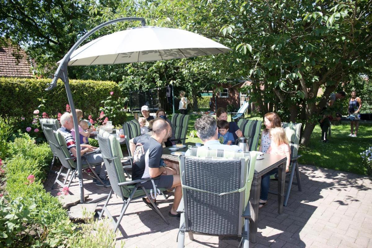 Ferienwohnung Friesenhof Janssen - Urlaub auf dem Bauernhof Neuharlingersiel Exterior foto