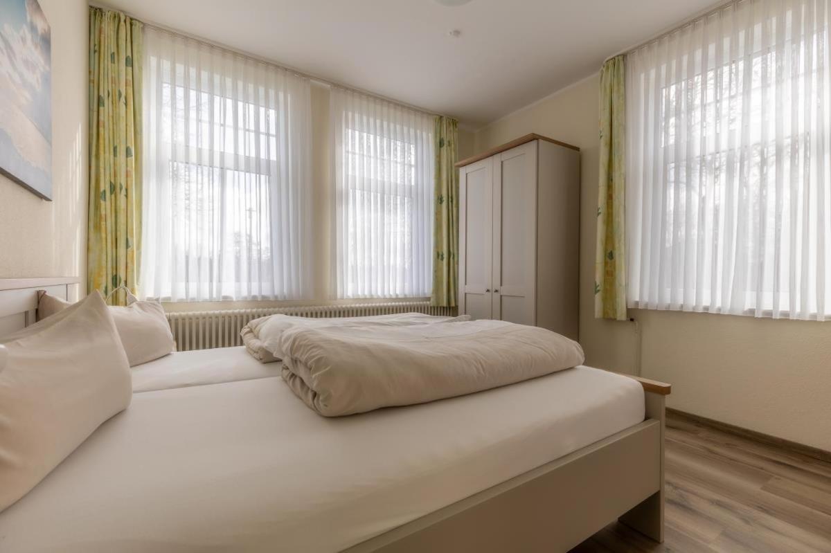 Ferienwohnung Friesenhof Janssen - Urlaub auf dem Bauernhof Neuharlingersiel Exterior foto
